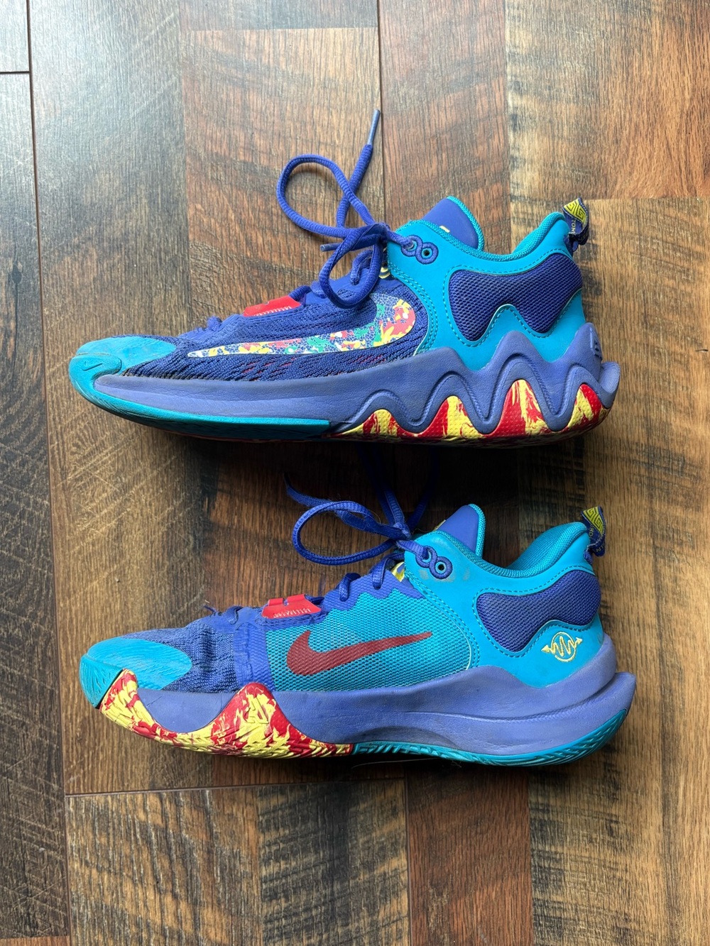 Nike Basketball / Cross Trainer - Picture 2 of 6